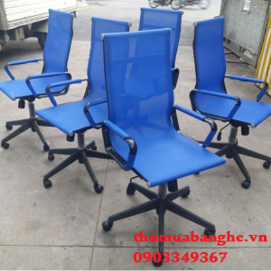 ghe-xoay-van-phong-lung-luoi-co-tay-vin-mau-xanh