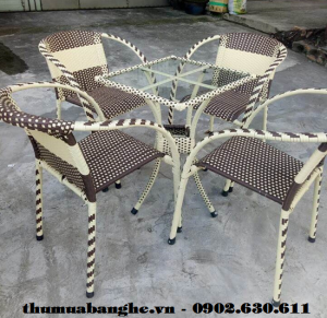 ban-ghe-cafe-nhua-gia-may