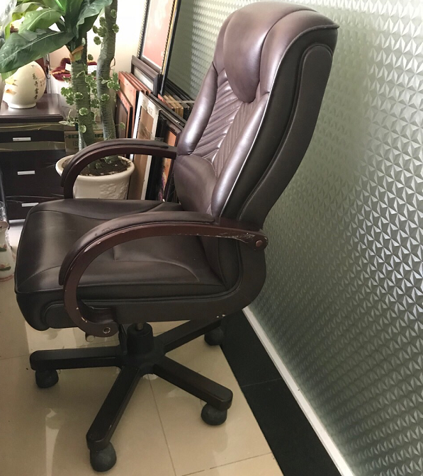 Untitled-2 Bí quyết giúp chọn được bàn ghế làm việc cũ chất lượng