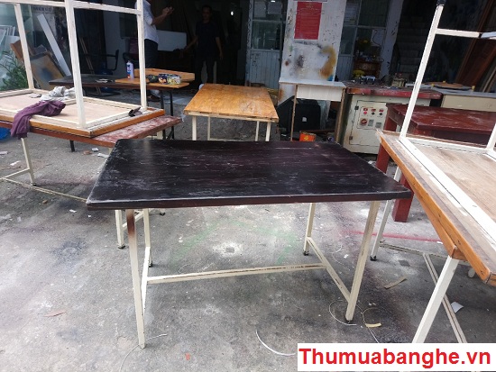 bàn-chân-sắt-400k Thanh lý bàn ăn chân sắt cũ giá rẻ