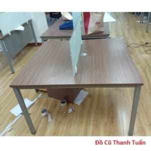 Mẫu Bàn Làm Việc Mặt Gỗ Chân Sắt Có Vách Ngăn - Mã 317