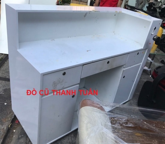 quay-mau-trang-cu-tphcm1 Quầy Màu Trắng Cũ 1M4 Nhiều Hộc Tủ - Mã 337