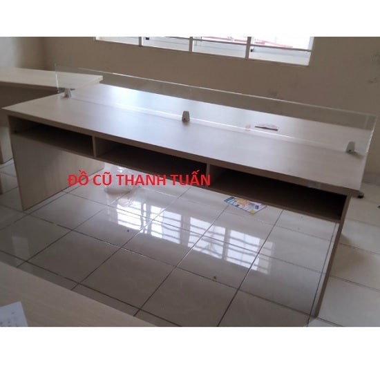 ban-lam-viec-cu-co-vach-ngan Bàn Làm Việc Cũ 2M1x1M Có Vách Ngăn - BHC52