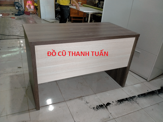 4 Thanh lý bàn làm việc không hộc tồn kho