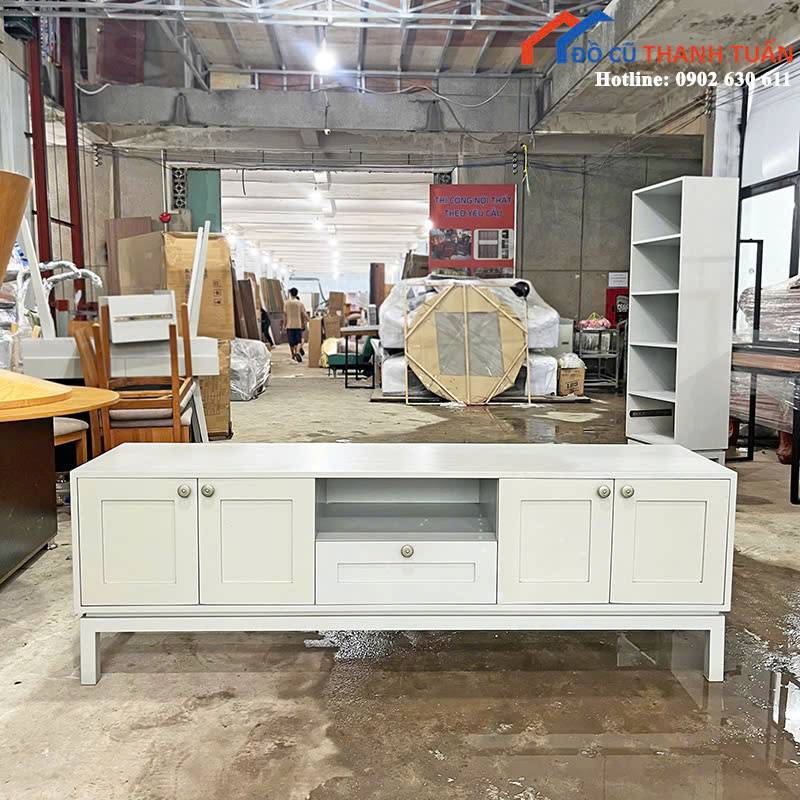 z6993229367341_0b750553945388c53521c5dacc89ff2f Kệ Tivi Cũ 1M8x45CM Màu Trắng Sang Trọng