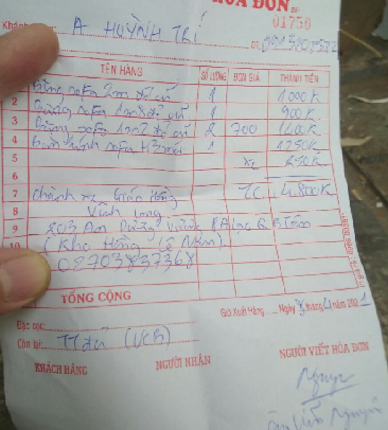 1-11 Anh Trí khá hài lòng với bộ sofa cũ màu đỏ