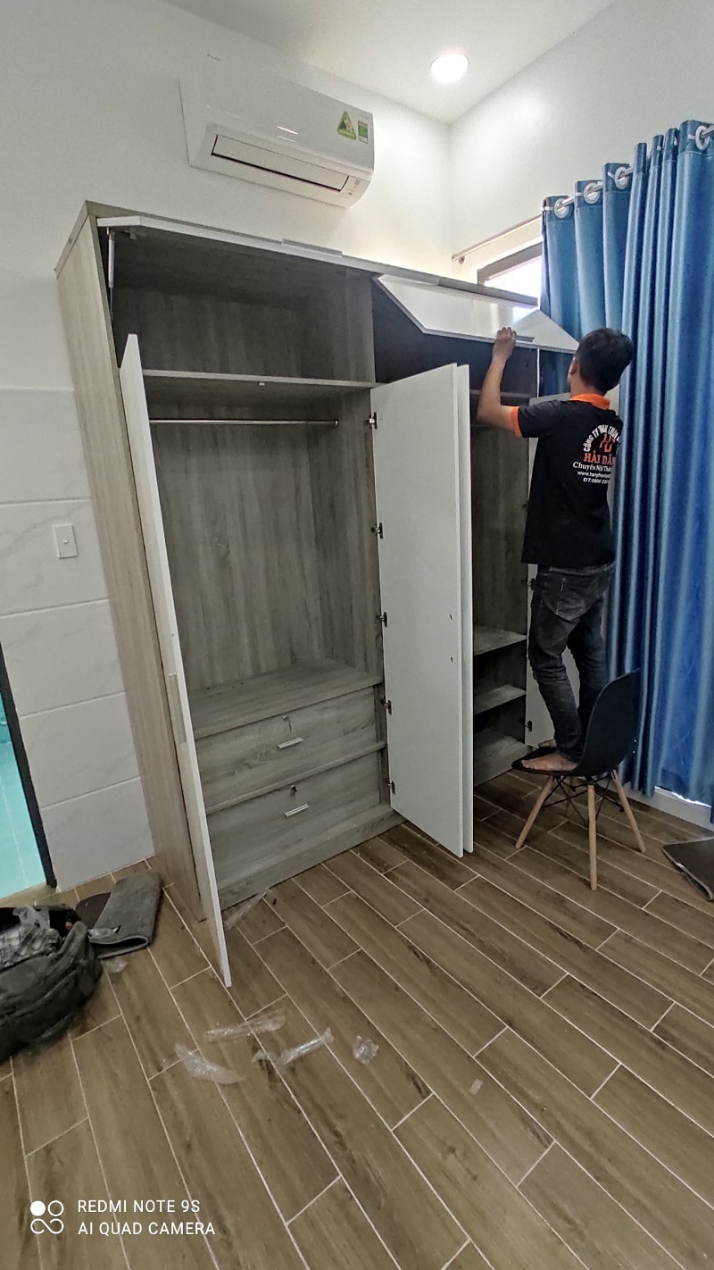 1-25 Hình ảnh những mẫu tủ áo cũ được lắp đặt tại nhà khách