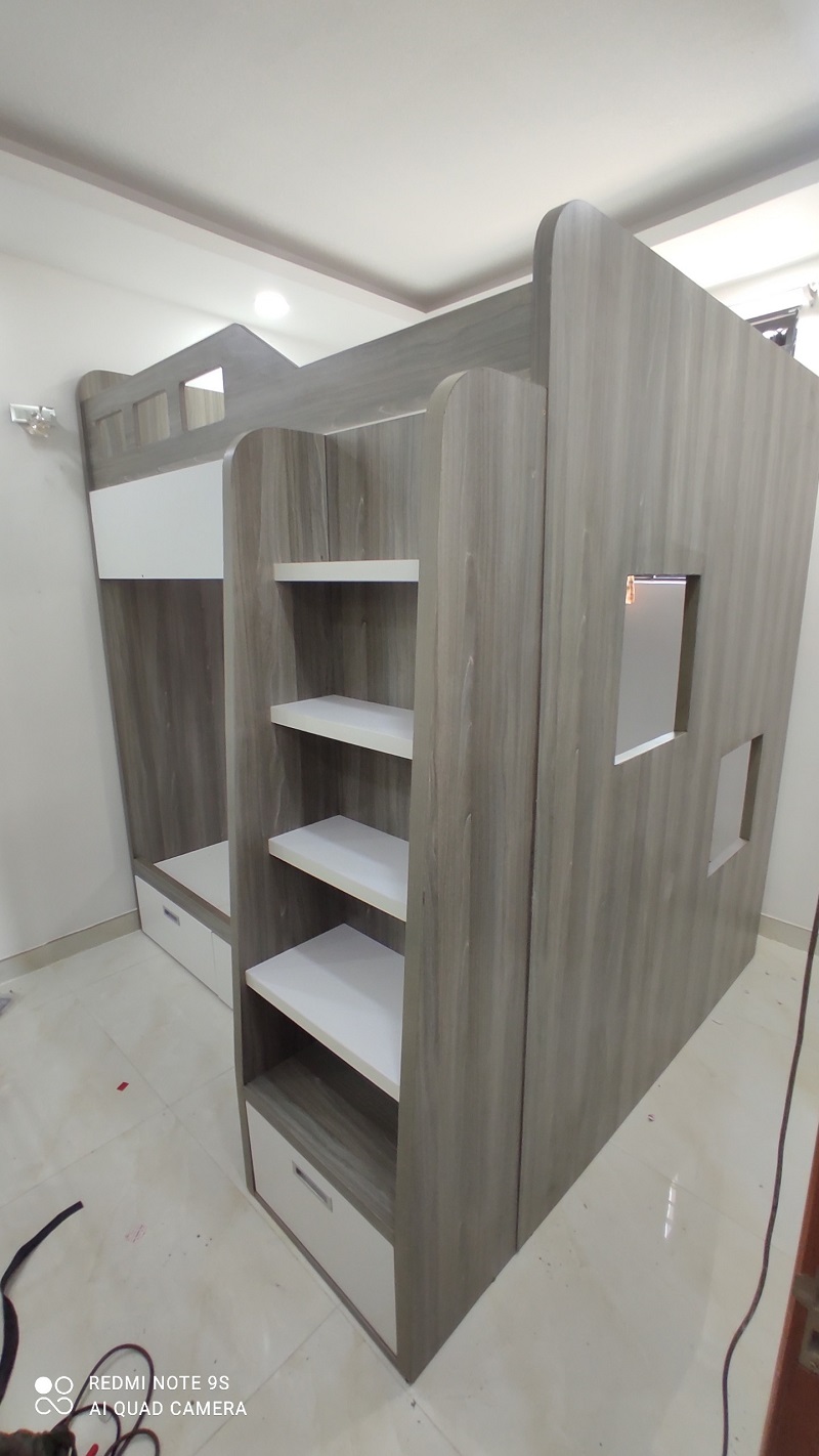 3-22 Lắp đặt mẫu giường ngủ gỗ 2 tầng cũ đẹp tại nhà khách