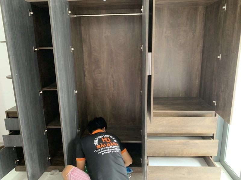 5-15 Hình ảnh những mẫu tủ áo cũ được lắp đặt tại nhà khách