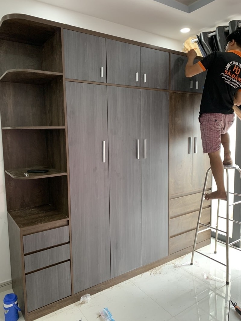 6-16 Hình ảnh những mẫu tủ áo cũ được lắp đặt tại nhà khách