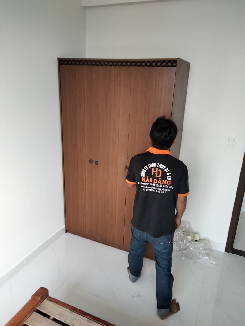 8-8 Hình ảnh những mẫu tủ áo cũ được lắp đặt tại nhà khách