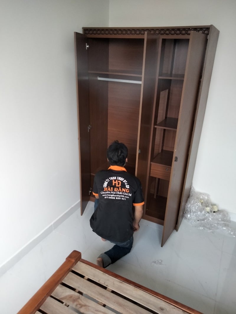 9-6 Hình ảnh những mẫu tủ áo cũ được lắp đặt tại nhà khách