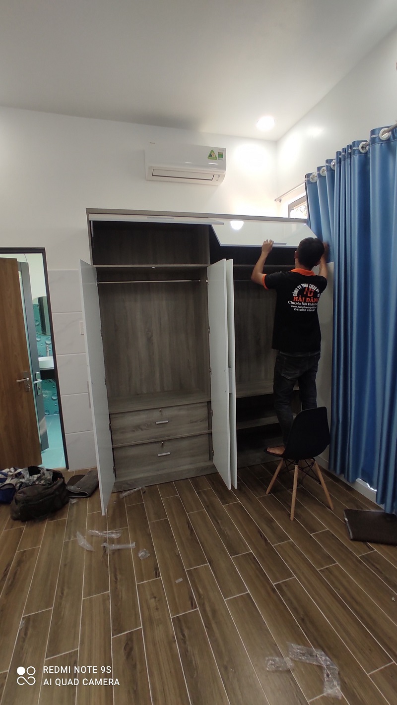 tu Hình ảnh những mẫu tủ áo cũ được lắp đặt tại nhà khách