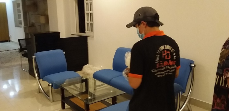 2-4 Thợ setup văn phòng làm việc cho chị Trang