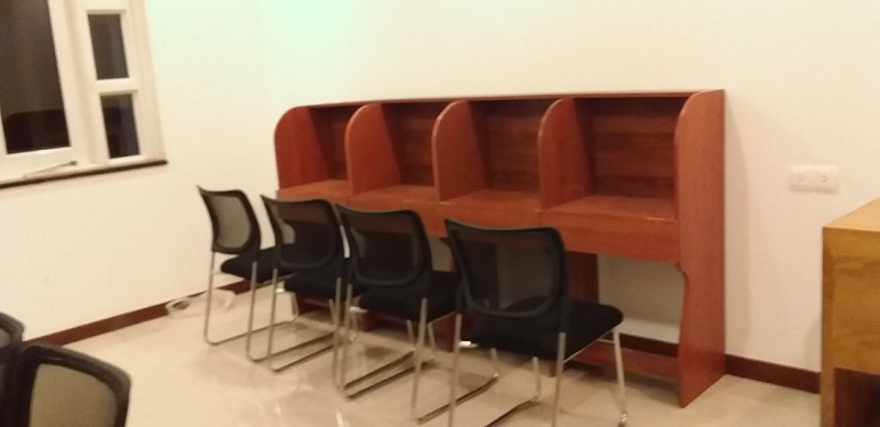 5-5 Thợ setup văn phòng làm việc cho chị Trang