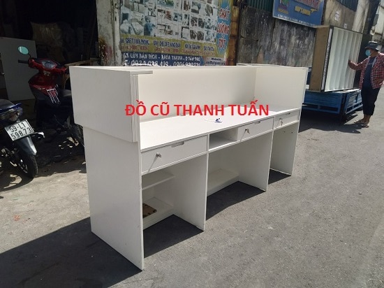 3-21 Quầy Lễ Tân Cũ Màu Trắng 2M3*1M2 Sâu 60Cm - QC05