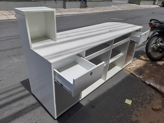 QUAY-CŨ-CO-HOC-1 Quầy Lễ Tân Gỗ Cong 1M9×60Cm Cao 75Cm