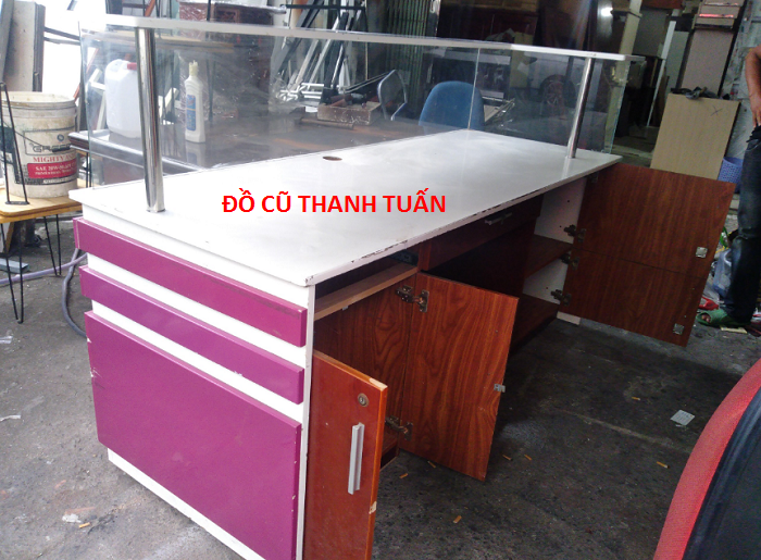 Quay-cu-co-kinh-1 Thanh Lý Bàn Lễ Tân 75cmx2m – QC36