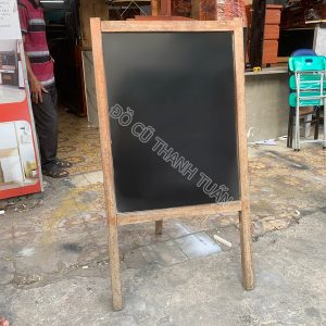 Thanh Lý Bảng Đen Khung Gỗ Cũ Có Chân