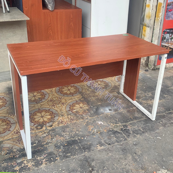 ban-lam-viec-chan-sat-cu Thanh Lý Bàn Làm Việc 1m2 Cũ Chân Sắt