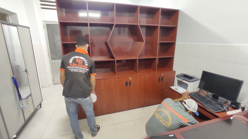 5 Hình ảnh giao tủ trưng bày mới 95%