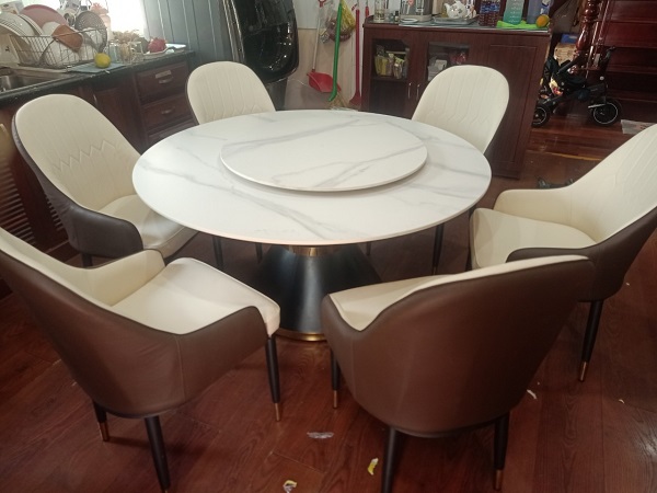bộ-bàn-ăn Giao sản phẩm nội thất gia đình đến khách hàng