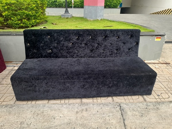 sofa-đôi-đen Sản phẩm được gia đình chị Lan lựa chọn