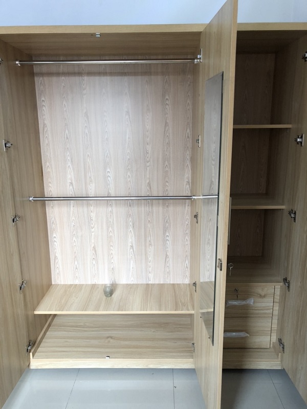 tu-ao-3-canh Giao sản phẩm nội thất gia đình đến khách hàng