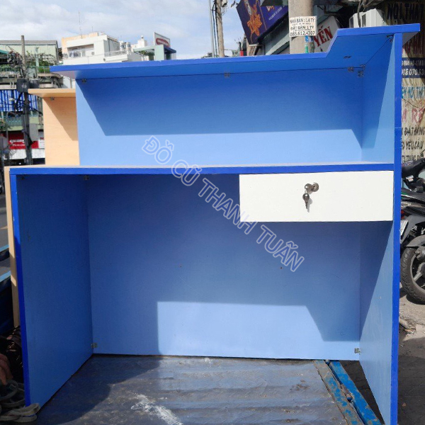 quay-cu-gia-re Quầy Lễ Tân Màu Xanh Cũ Giá Rẻ