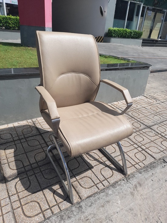 9 Tiết kiệm hơn với combo đồ nội thất giám đốc cũ