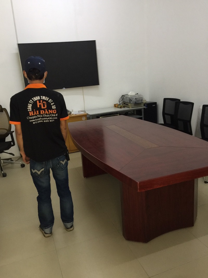 ban-hop Hình ảnh giao hàng nội thất cao cấp cho khách