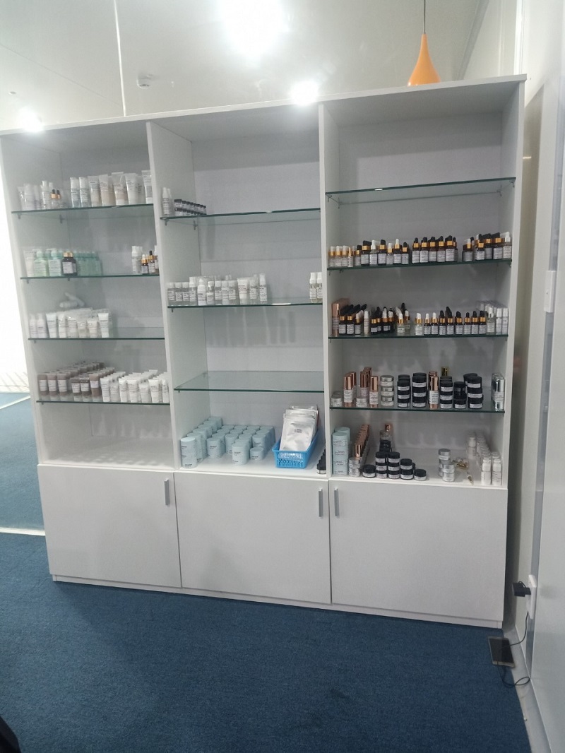 kệ-trưng-bày Hình ảnh nội thất Đồ Cũ Thanh Tuấn cập bến nhà khách