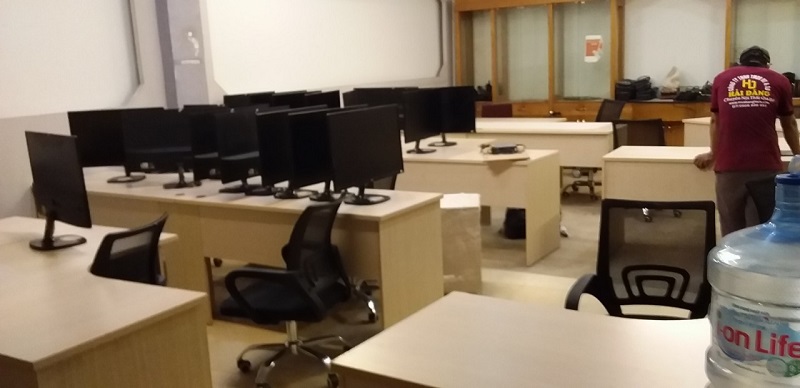 14 Hình ảnh lắp đặt bàn làm việc, bàn họp tại văn phòng