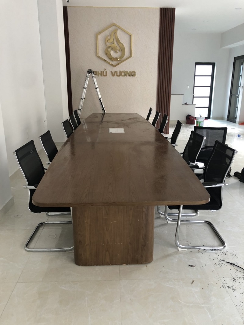 15 Hình ảnh lắp đặt bàn làm việc, bàn họp tại văn phòng