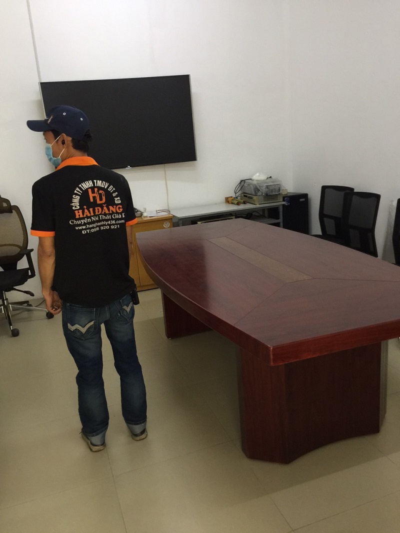 18 Hình ảnh lắp đặt bàn làm việc, bàn họp tại văn phòng