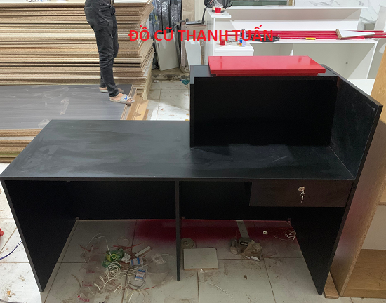 2165465465465465-1 Quầy Lễ Tân Đen Phối Đỏ Cao Cấp Thanh lý Giá Rẻ