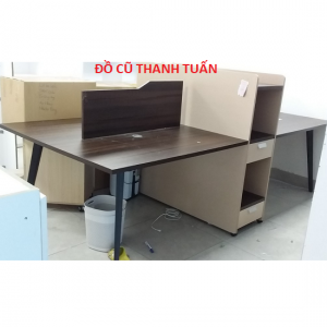 Thanh Lý Bàn Làm Việc  4 Chỗ Cũ, Có Vách Ngăn - BHC139