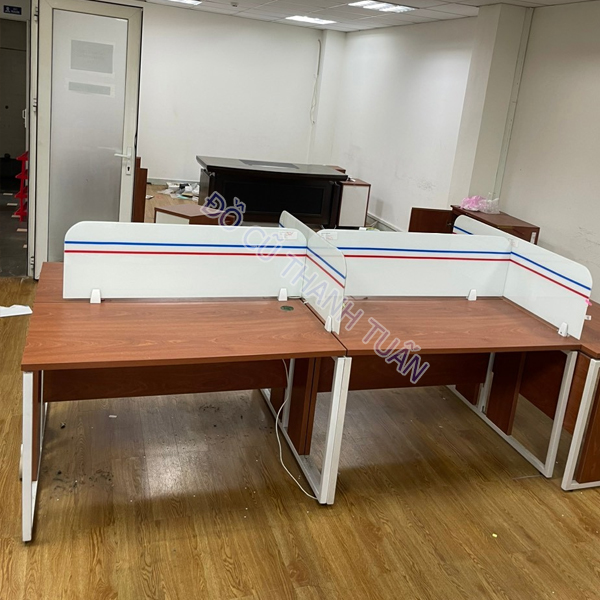 ban-lam-viec-cu Thanh Lý Bàn Làm Việc Cụm 4 Chỗ Cũ Giá Rẻ