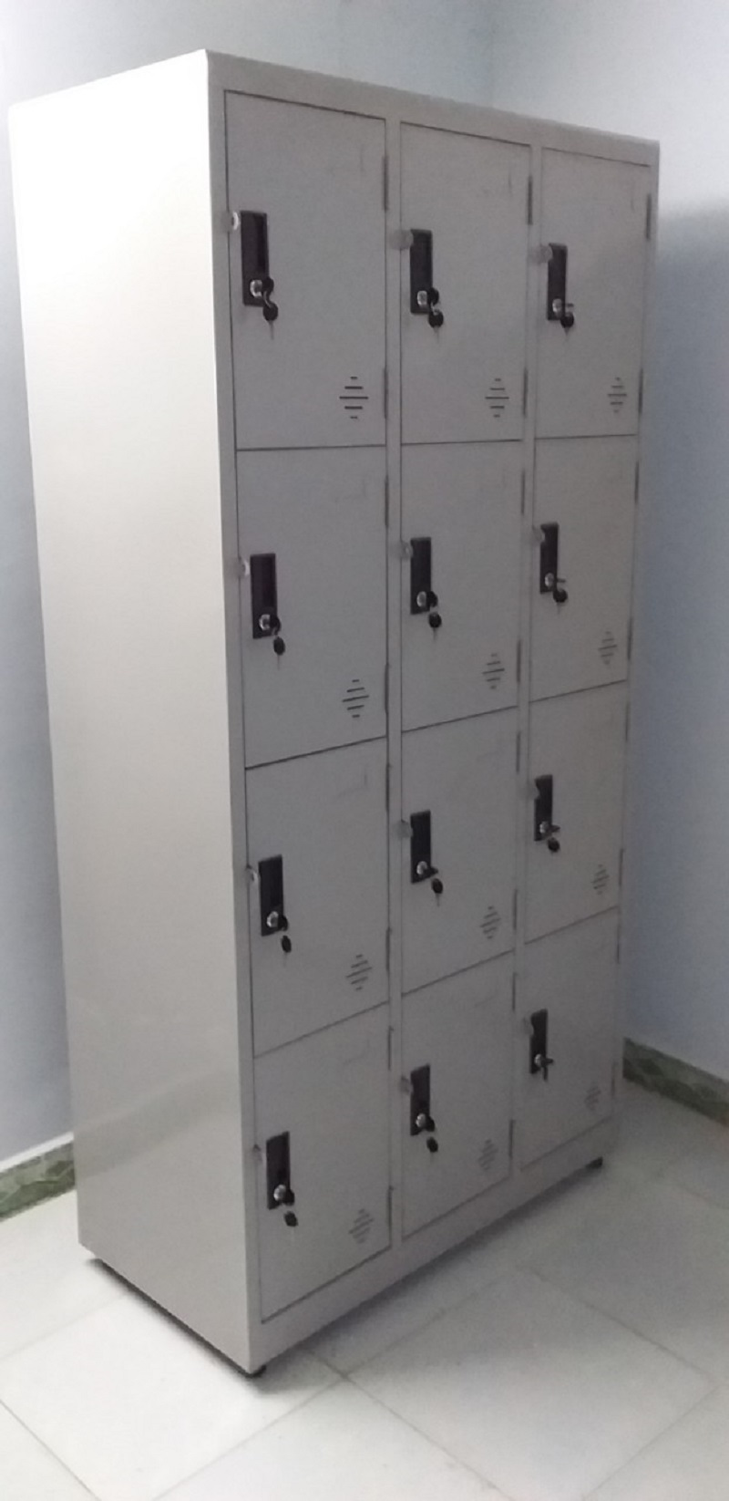 10-3 Lắp đặt đồ văn phòng cũ đến tay khách hàng