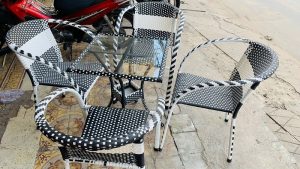 3-300x169 Những bộ bàn ghế cafe đẹp giao khách