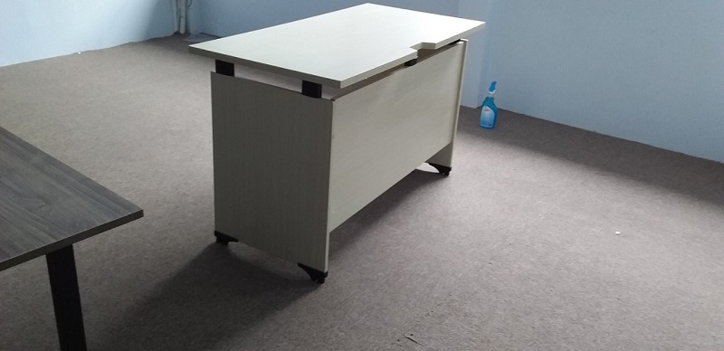 8-2 Lắp đặt đồ văn phòng cũ đến tay khách hàng