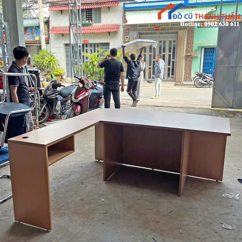 z6933635963371_2bf09c322b182901f8a18b78116768ca Thanh Lý Bàn Làm Việc Cũ Góc Chữ L Hiện Đại
