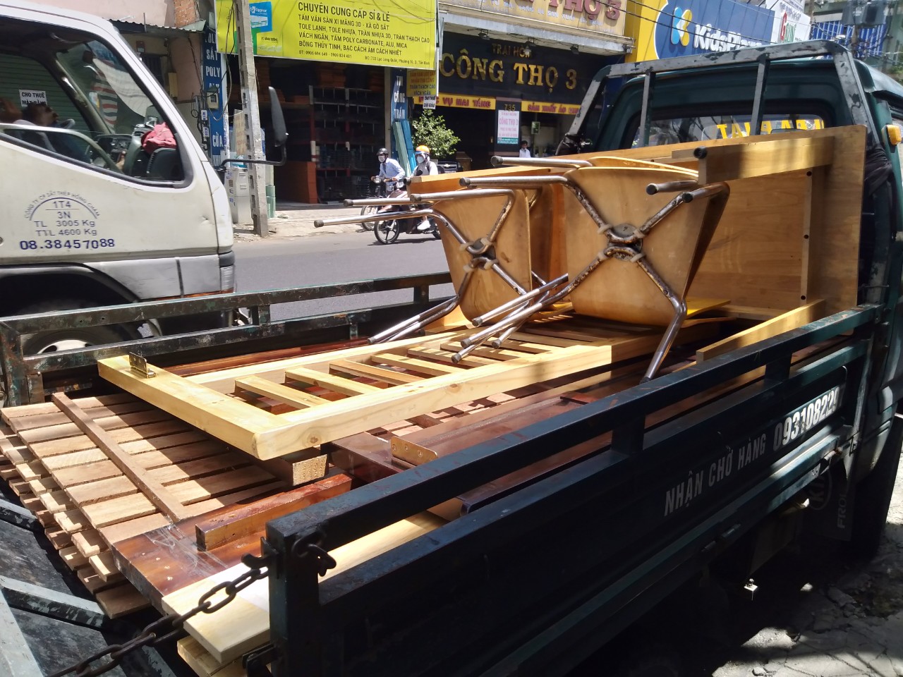 2 Hình ảnh đẹp giao hàng trong ngày