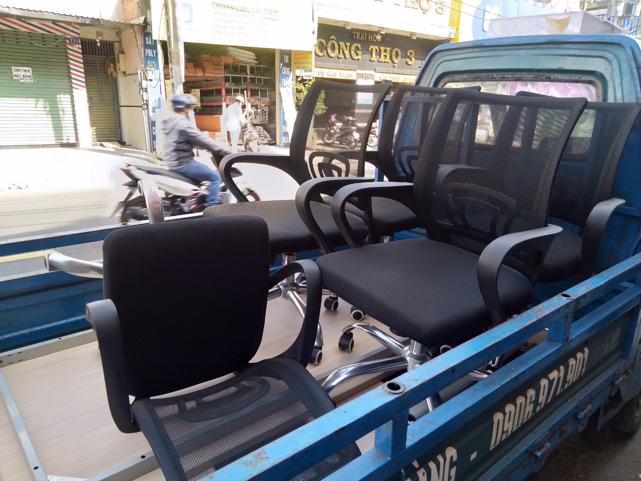 18 Hơn 20 hình ảnh xuất kho giao hàng cho khách