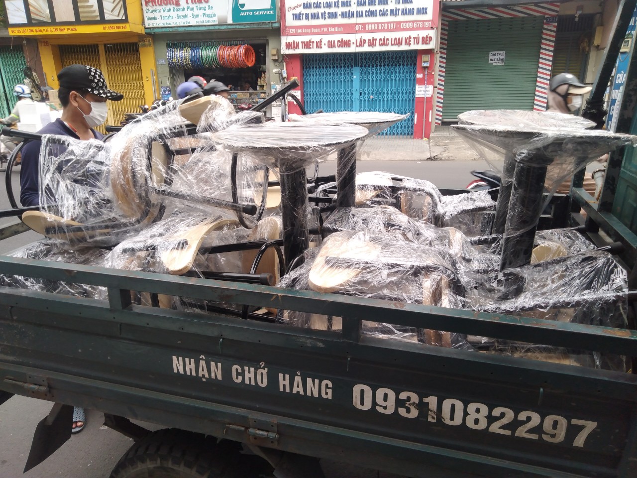 2-1 Hơn 20 hình ảnh xuất kho giao hàng cho khách