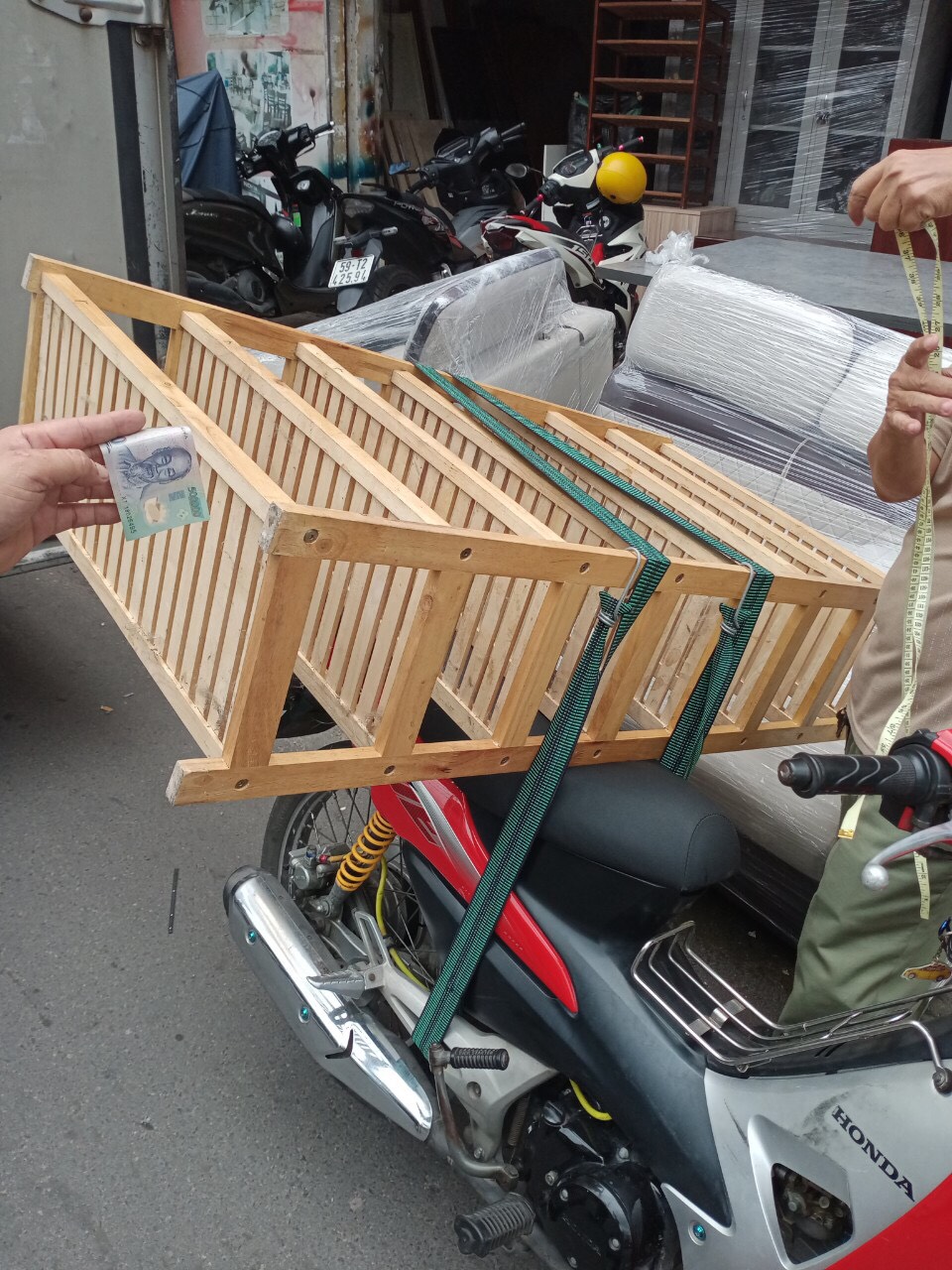 4-1 Hơn 20 hình ảnh xuất kho giao hàng cho khách