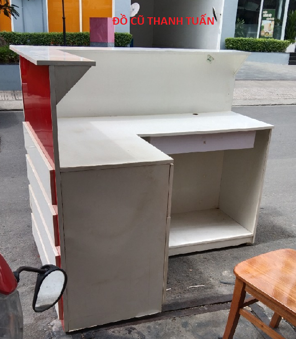 ghế-giám-đốc-cũ-1 Thanh Lý Quầy Đỏ Phối Trắng Cũ - QC156