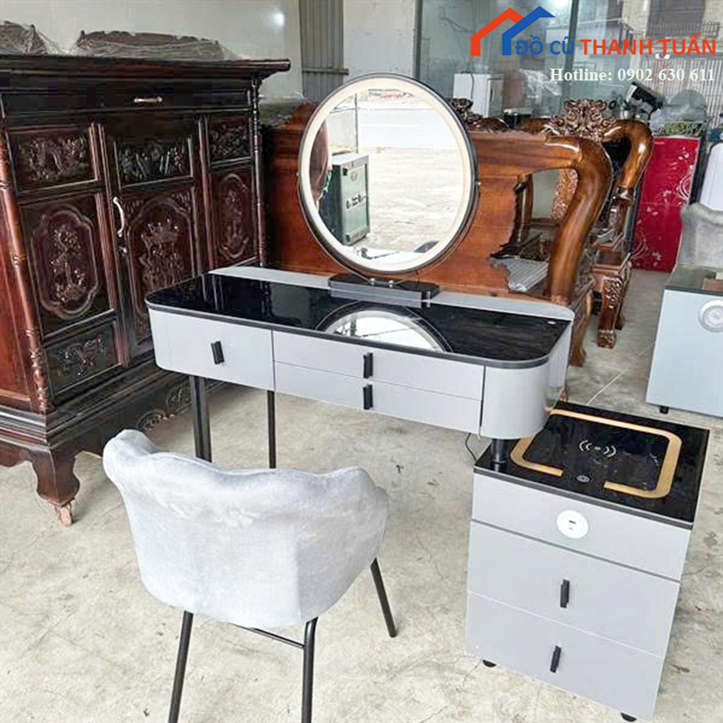 G3TR4 Bàn Trang Điểm Có Hộc Gương Led Mới 99%