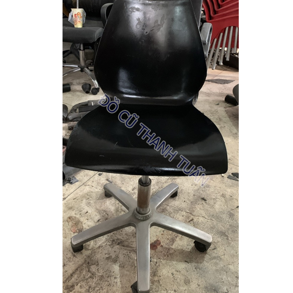 ghe-van-phong-cu-5 Dọn Kho Thanh Lý Hơn 100 Ghế Văn Phòng Cũ