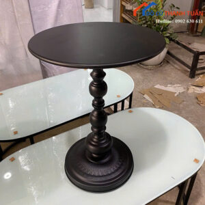 ban-cafe-cu-mat-tron-thiet-ke-chan-dep-mat